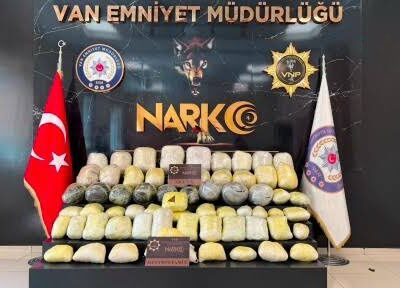 Van’da durdurulan kamyondan 74 kilo uyuşturucu çıktı