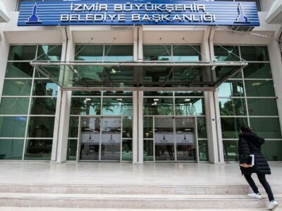 İzmir Büyükşehir Belediyesi Şirketi İzdoğa’da Yolsuzluk Operasyonu: Eski Üst Düzey Yöneticiler Gözaltında