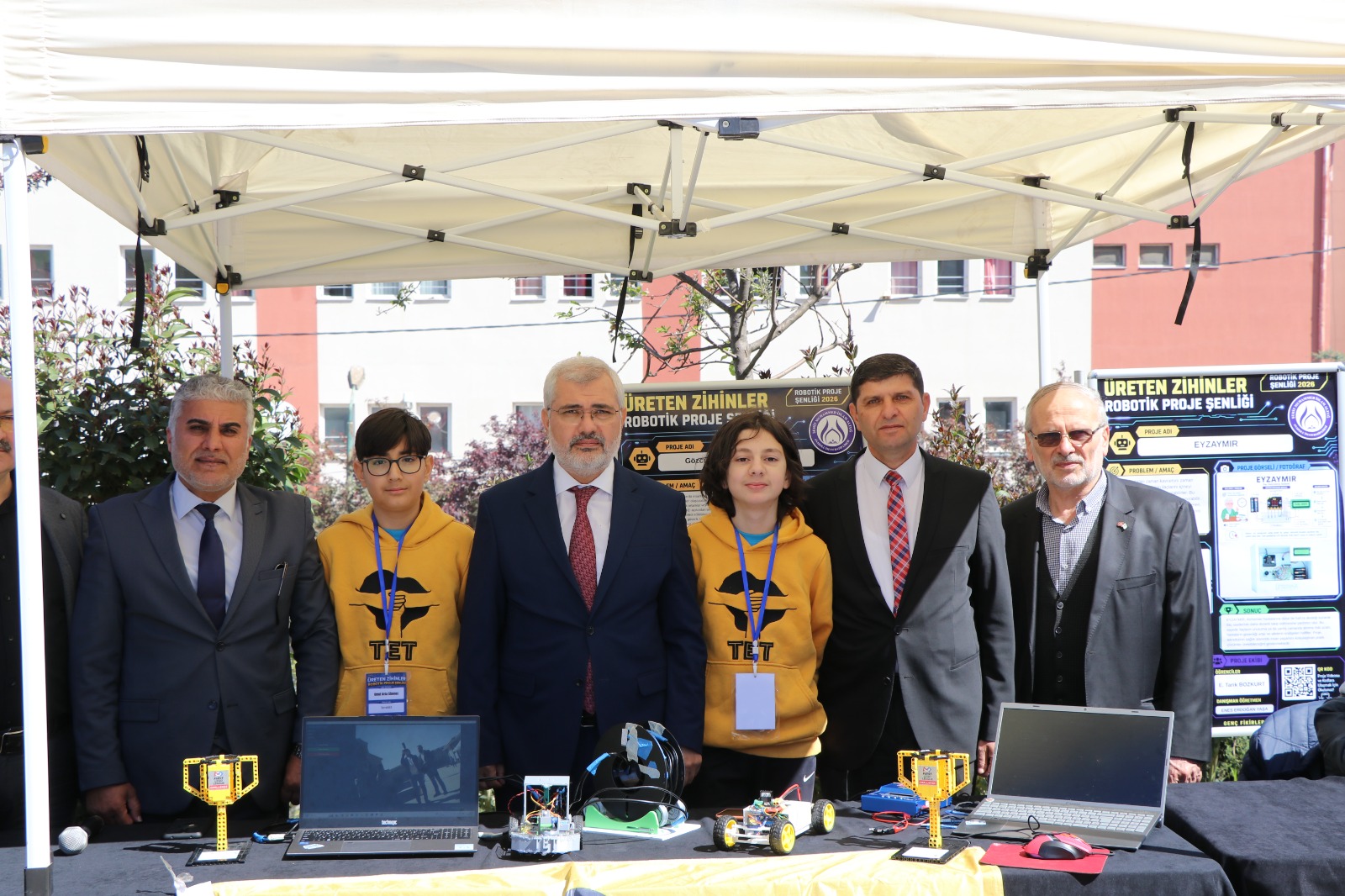 Şehit Muhammed İslam Altuğ Anadolu İmam Hatip Lisesi Teknolojiye Yön Veriyor