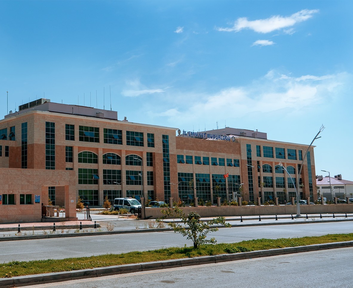 Uşak’ta Polise Pompalı Tüfekli Saldırı: 1’i Ağır 2 Polis Yaralandı