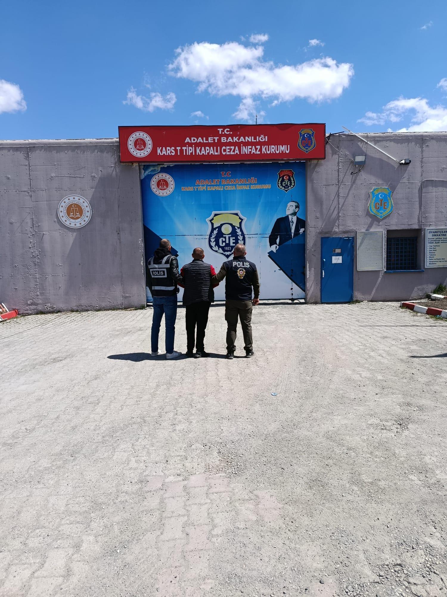 Kars’ta 27 Yıl Hapis Cezası Bulunan Cezaevi Firarisi Yakalandı