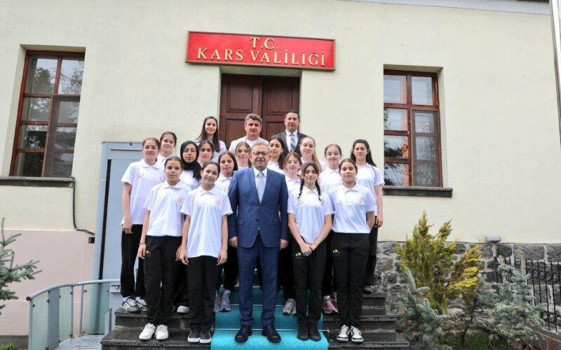 Kars’ta ANALİG Heyecanı: Vali Ziya Polat Sporcuları Ağırladı