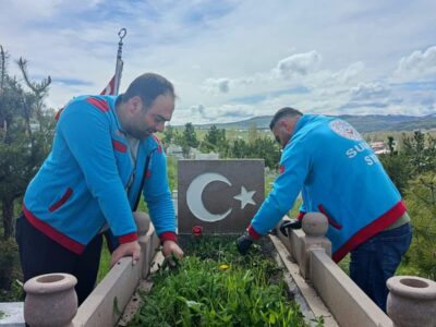 Susuz’da Şehit Kabristanları Bayram Öncesi Hazırlandı