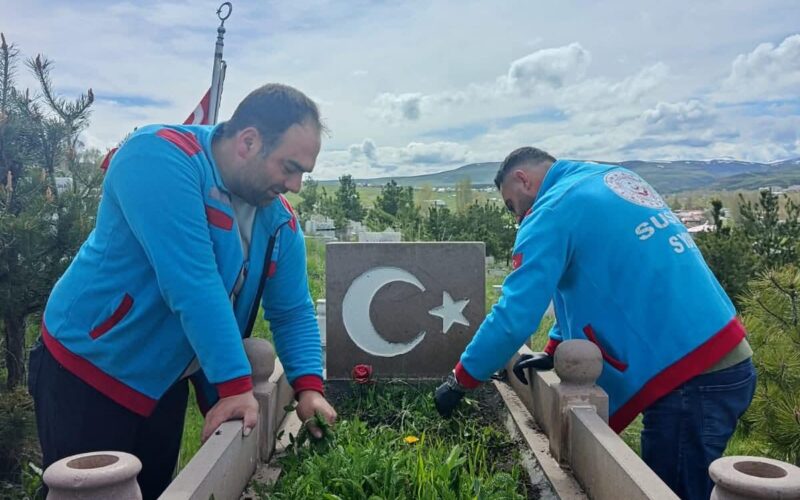 Susuz’da Şehit Kabristanları Bayram Öncesi Hazırlandı