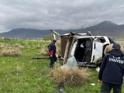 Van’ın Gevaş ilçesinde trafik kazası: 2 yaralı