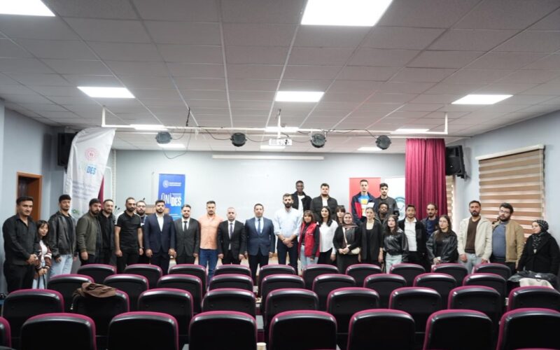Geçmişten Geleceğe Anlamlı Bir Köprü: “Fütüvvet Sultanı: Gençliğin Aynası Ebu’l-Hasan Harakânî” Belgeseli Gençlerle Buluştu