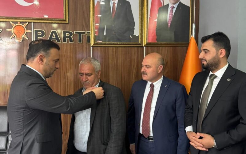 Gelecek Partisi İlçe Başkanı AK Parti’ye Katıldı