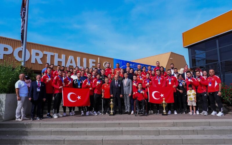 Bakan Bak’tan Karate Milli Takımı’na Tebrik Mesajı: “Ay-Yıldızlı Bayrağımızı Gururla Temsil Ettiler”