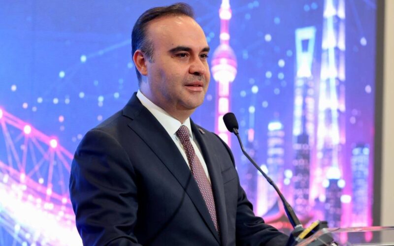 Bakan Kacır’dan Bilim Olimpiyatları’nda Madalya Kazanan Gençlere Tebrik: Gençlerimiz Yine Madalyalarla Döndüler