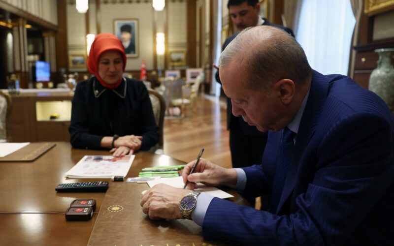 Cumhurbaşkanı Erdoğan, Kurban Bağışını Türk Kızılay’a Yaptı