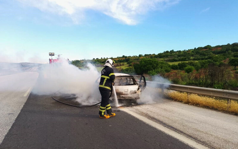 Gaziantep’te TAG Otoyolunda Seyir Halindeki Otomobil Alev Alev Yandı