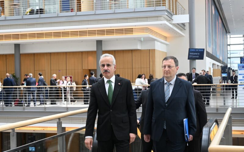 Bakan Uraloğlu Almanya’da Uluslararası Ulaştırma Forumu Zirvesi’ne Katıldı