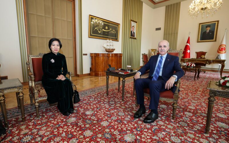 TBMM Başkanı Kurtulmuş, Vietnam Büyükelçisi’ni Kabul Etti