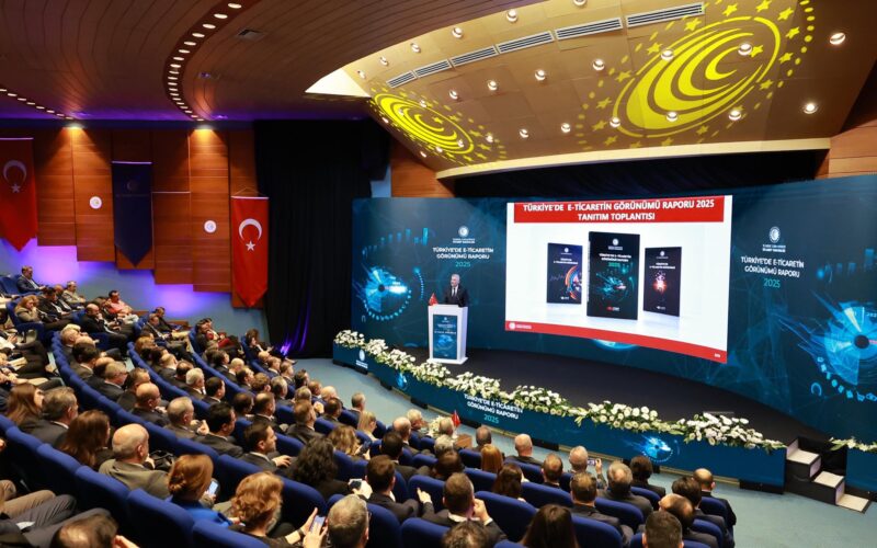 Türkiye’nin E-Ticaret Hacmi 4,5 Trilyon Lirayı Aşarak Rekor Kırdı