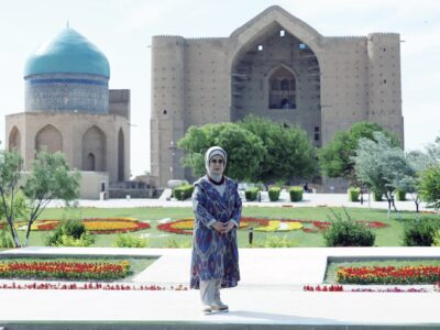 Emine Erdoğan Kazakistan’da Hoca Ahmet Yesevi Türbesi’ni Ziyaret Etti