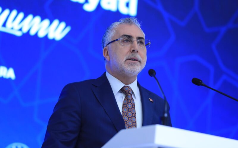 Bakan Işıkhan: Yapay Zeka İnsan Ruhunun Ve İnsan Hikayesinin Yerini Alamaz