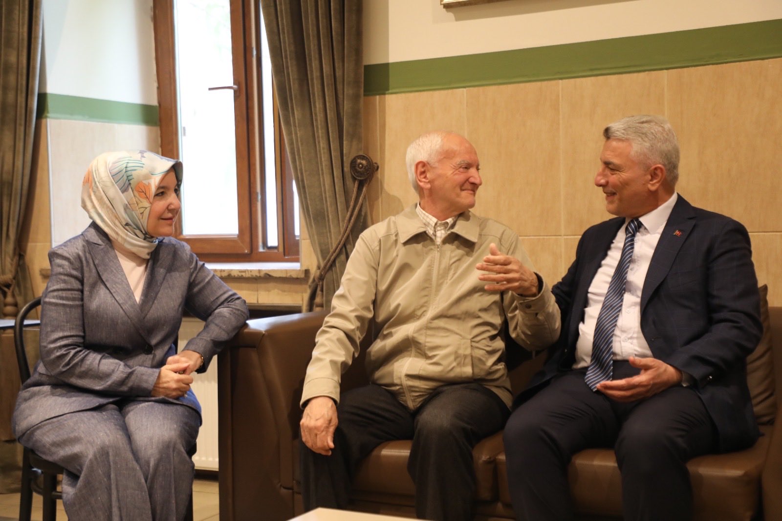 Bakan Bolat’tan Kurban Bayramı Öncesi Huzurevi Ve Çocuk Evleri Sitesine Anlamlı Ziyaret
