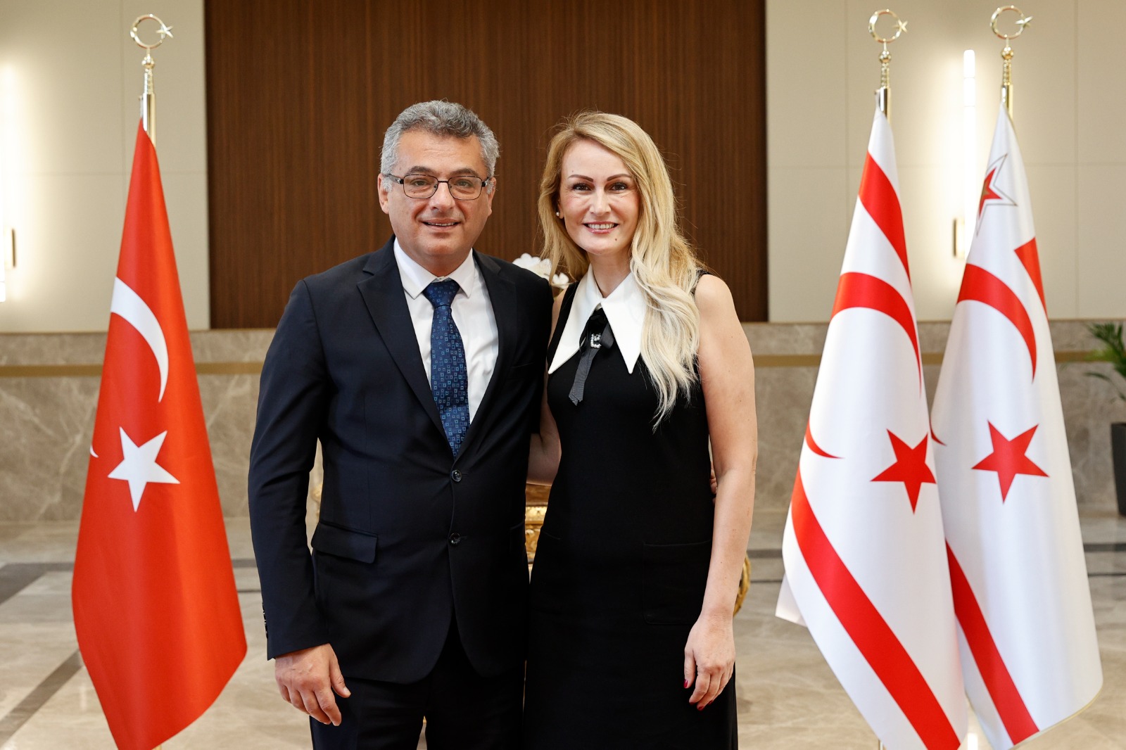 KKTC Cumhurbaşkanı Erhürman Ve Eşi Vatandaşlarla Bayramlaştı: Birlik Ve Beraberlik Mesajları Ön Plana Çıktı