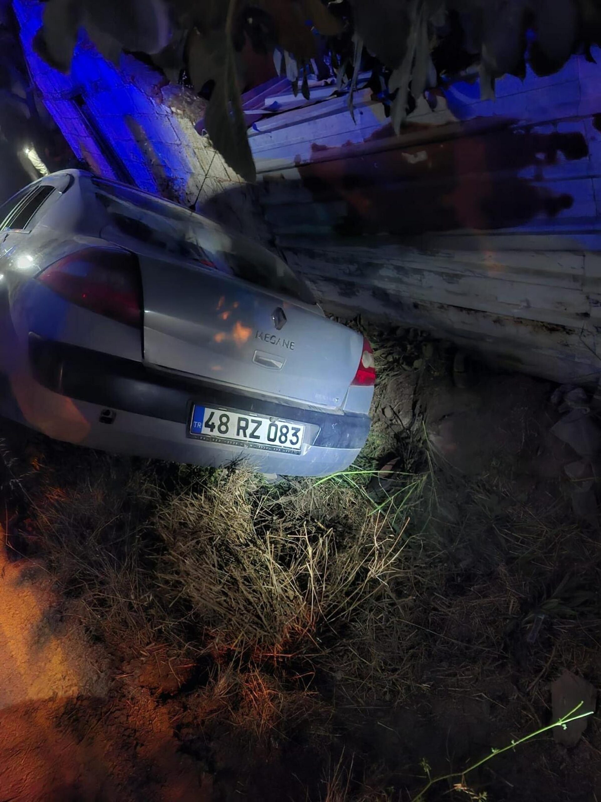 Otomobil, yol kenarında yürüyen kadınlara çarptı; 1 ölü, 2 ağır yaralı