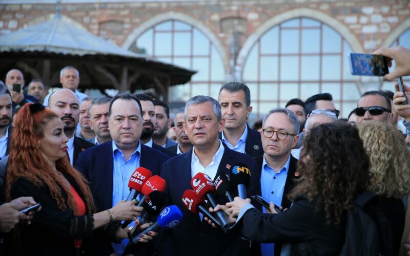 Özgür Özel’den ‘Yeni Parti’ İddialarına Yanıt: Atatürk’ün Partisine Sahip Çıkacağız