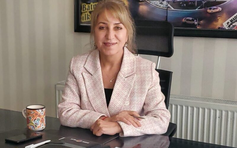 AFİŞLER PARLAK, MESAJ DUMAN ALTINDA