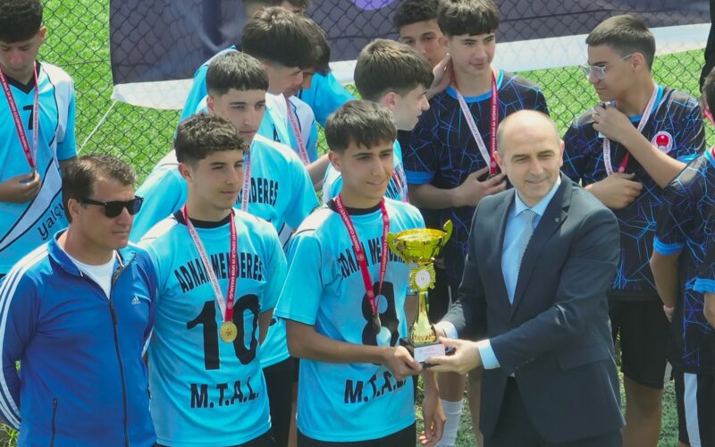 Yalova’da “Gençler Sporda, Gelecek Emniyette” Turnuvası Düzenlendi