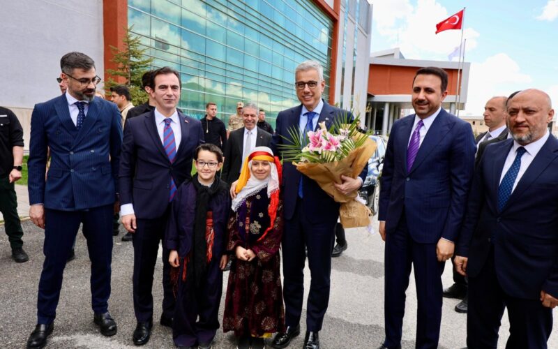 Sağlık Bakanı Memişoğlu Bitlis’te Sağlık Yatırımlarını İnceledi