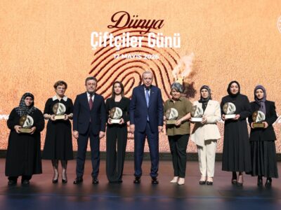 Bakan Yumaklı’dan Dünya Çiftçiler Günü Mesajı: “Üretimde Şahlanış Dönemi Başlıyor”Bakan Yumaklı’dan Dünya Çiftçiler Günü Mesajı: “Üretimde Şahlanış Dönemi Başlıyor”