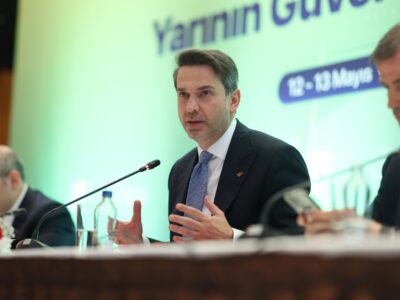 Bakan Bayraktar Rüzgâr Enerjisi Sektörüyle Bir Araya Geldi: 2035 Hedefi Belirlendi
