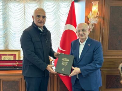 Bakan Ersoy’dan İsmail Kahraman’a Nezaket Ziyareti