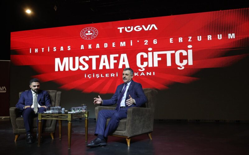 İçişleri Bakanı Mustafa Çiftçi Erzurumlu Gençlerle Bir Araya Geldi