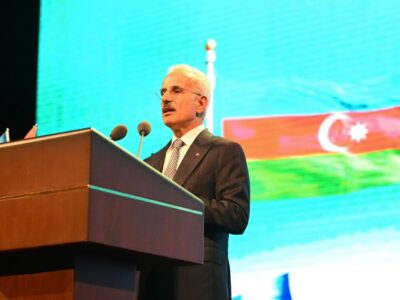 Ulaştırma ve Altyapı Bakanı Uraloğlu, Azerbaycan Cumhuriyeti Bağımsızlık ve Silahlı Kuvvetler Günü Programına Katıldı