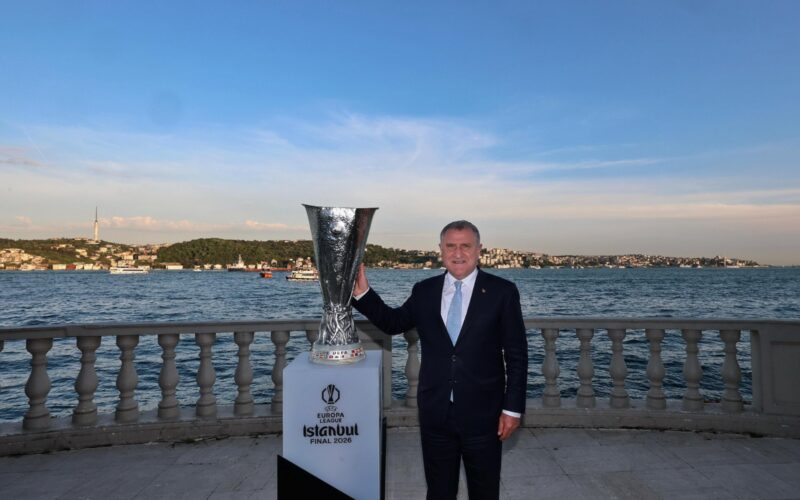 Gençlik ve Spor Bakanı Osman Aşkın Bak, UEFA Avrupa Ligi Finali Gala Yemeği’ne Katıldı