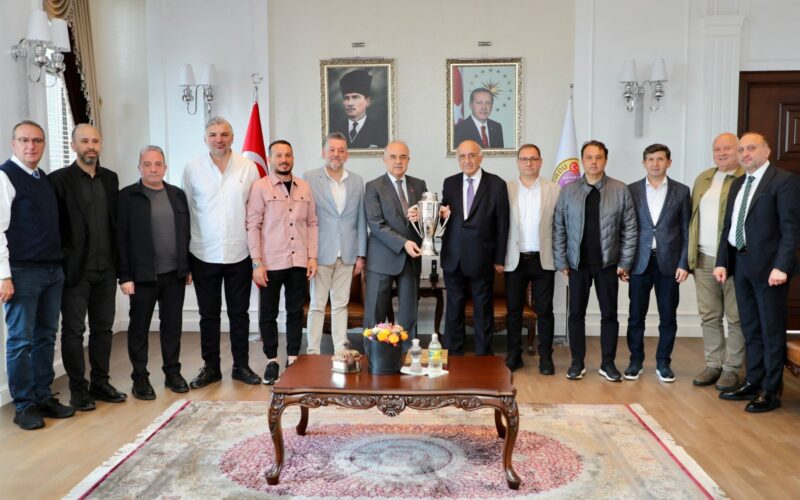 52 Orduspor Yönetiminden Ordu Valisi Muammer Erol’a Şampiyonluk Ziyareti