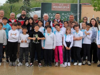 Yalova İlkokulu Öğrencileri “Okuldaki Çiftlik” Projesi Kapsamında Seralara Sebze Fidesi Dikti