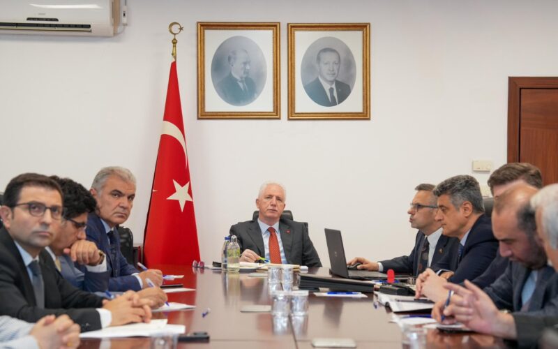 İstanbul Valisi Davut Gül Başkanlığında Eğitim Ve Sağlık Yatırımları Toplantısı Düzenlendi