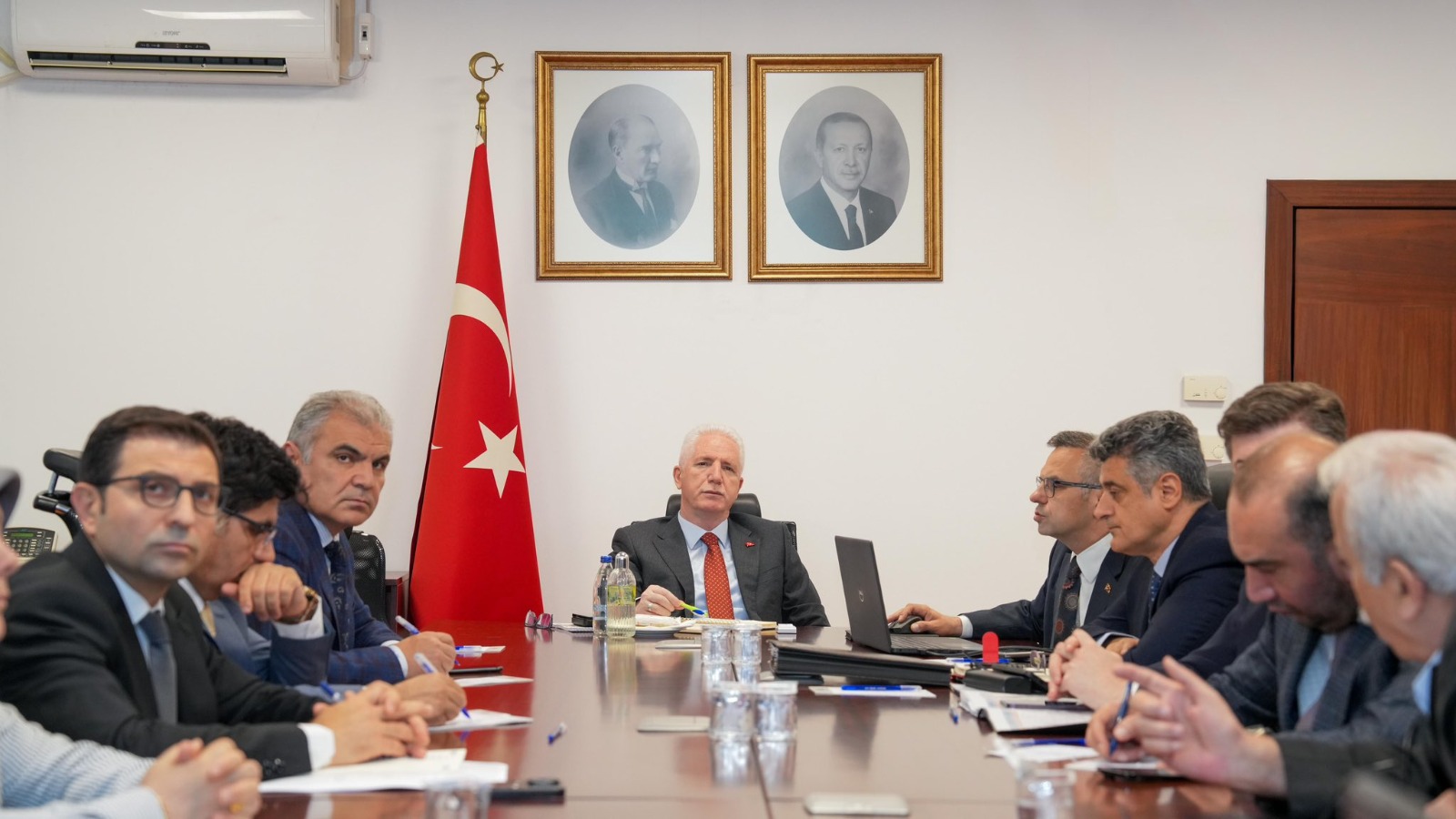 İstanbul Valisi Davut Gül Başkanlığında Eğitim Ve Sağlık Yatırımları Toplantısı Düzenlendi