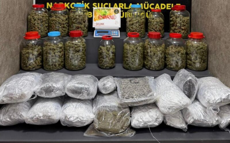 İzmir’de Dev Uyuşturucu Operasyonu: 60 Kilo Madde Ele Geçirildi