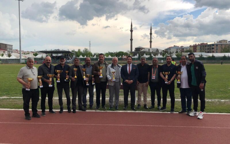 Kars’ta Amatör Futbol Sezonu Tamamlandı: Kupalar Sahiplerini Buldu