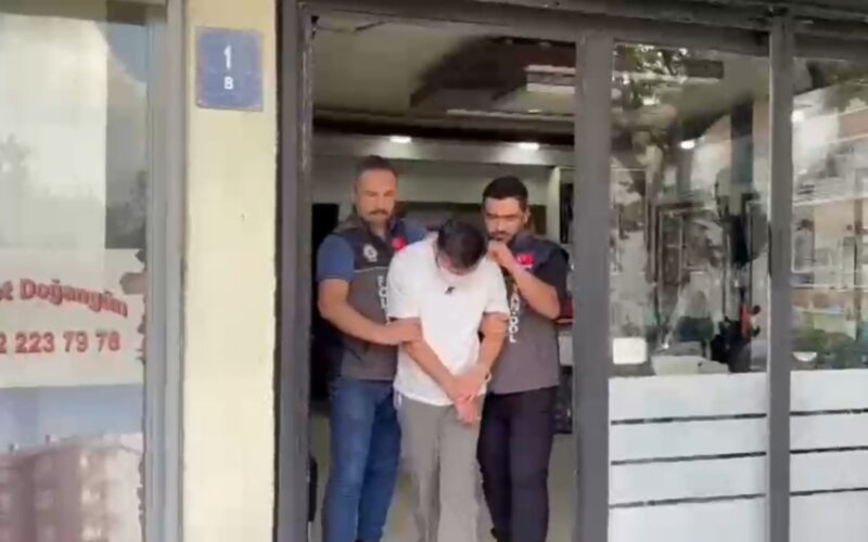 Ankara’da Kendilerini Polis Ve Savcı Olarak Tanıtan Dolandırıcılar Yakalandı