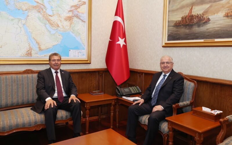 Milli Savunma Bakanı Yaşar Güler KKTC Başbakanı Ünal Üstel İle Görüştü