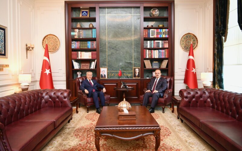 Eski TBMM Başkanı Bülent Arınç ve Sayıştay Üyesi Nükrettin Parlak’tan Vali Yakup Canbolat’a Ziyaret