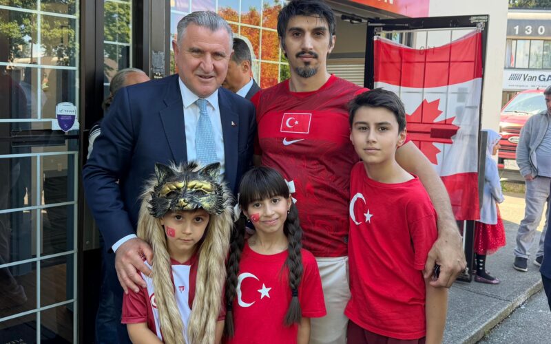 Gençlik Ve Spor Bakanı Bak Kanada’da Vatandaşlarla Ve Diplomatlarla Bir Araya Geldi