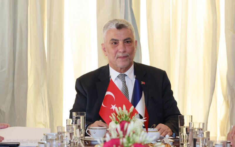 Ticaret Bakanı Ömer Bolat Fransa’da Şirket Temsilcileri İle Yuvarlak Masa Toplantısı Gerçekleştirdi