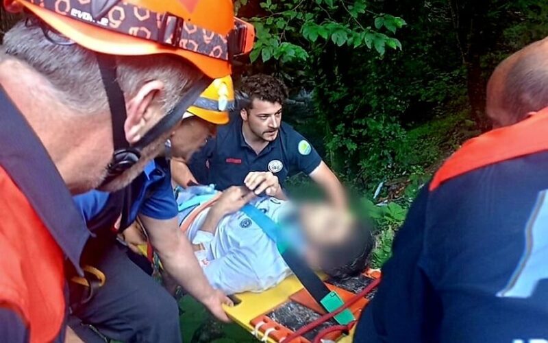 Motosiklet Kazasında Vadiye Düşen Sürücü Kurtarıldı