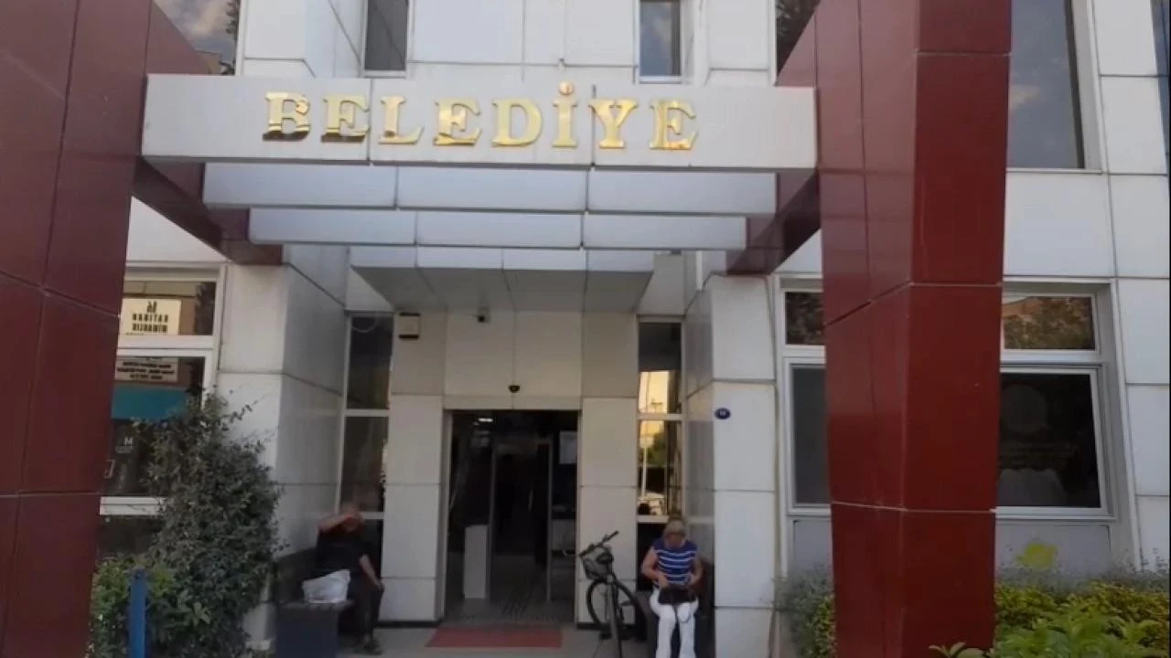Seferihisar Belediyesi’ne Rüşvet Operasyonu: Aralarında Belediye Başkan Yardımcısı da Var