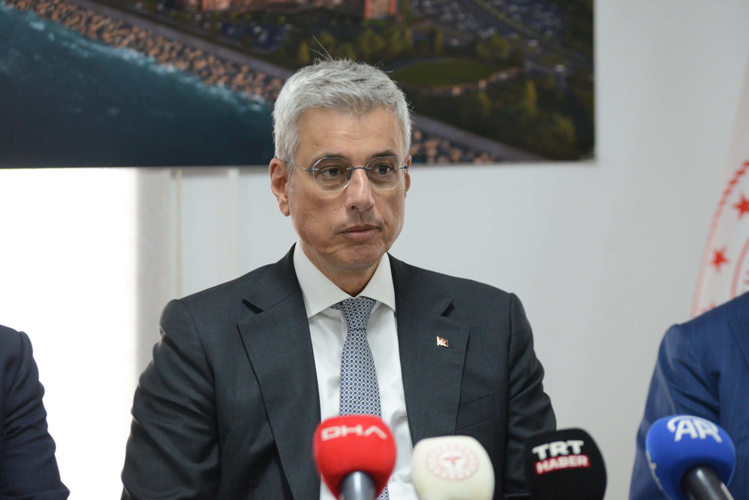 Sağlık Bakanı Memişoğlu Rize Şehir Hastanesi İnşaatında İncelemelerde Bulundu