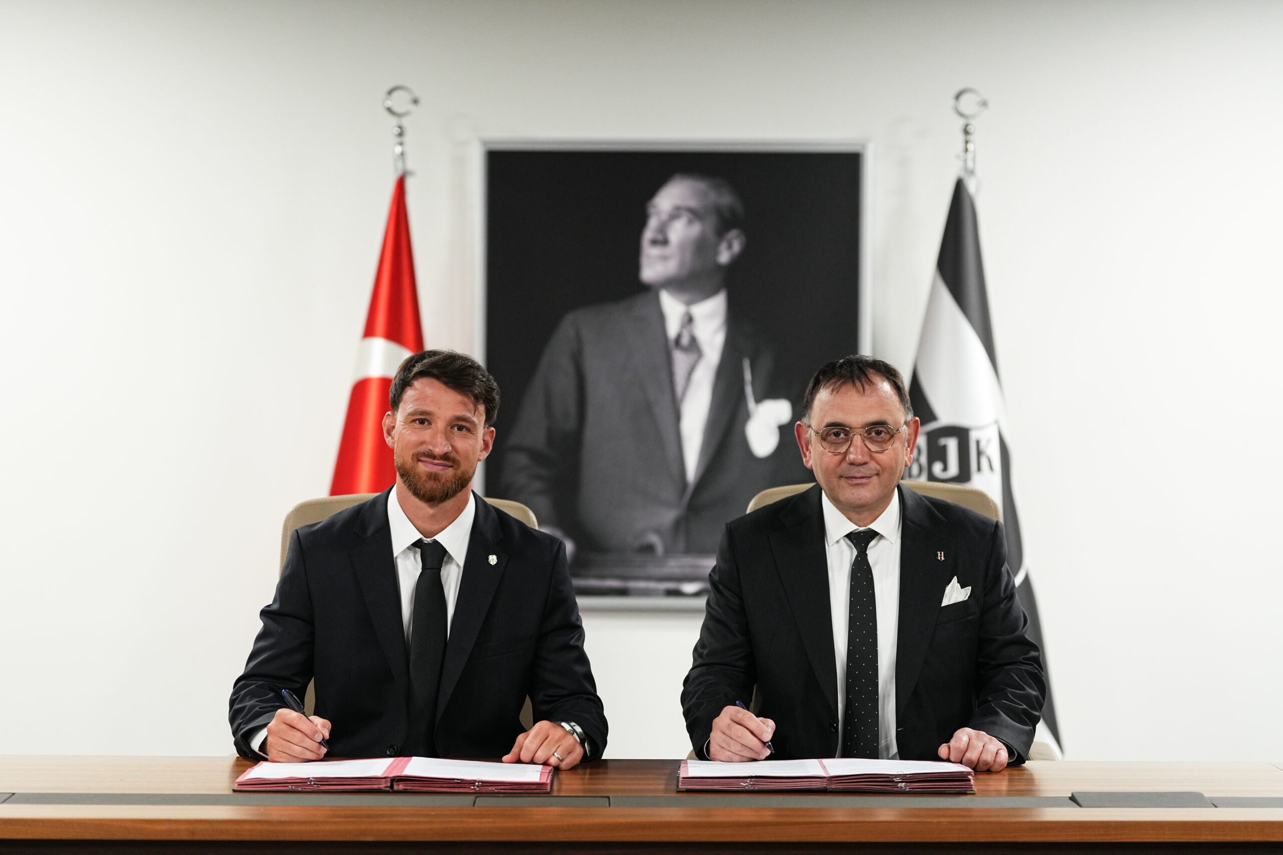 Beşiktaş Milli Futbolcu Salih Özcan’ı Renklerine Bağladı