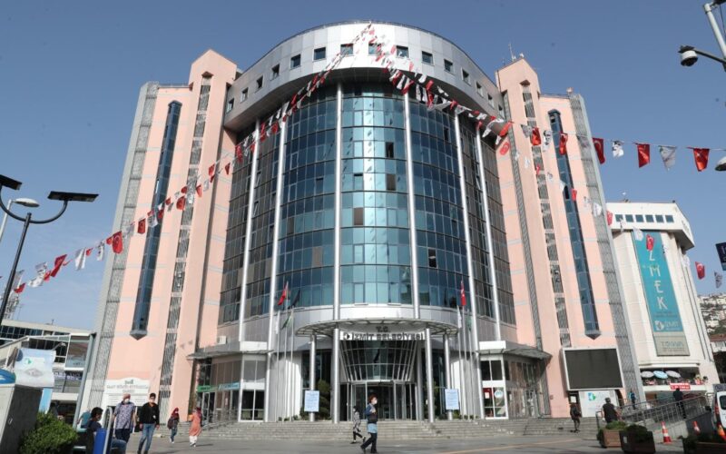 İzmit Belediyesi Soruşturmasında Belediye Başkanı Dahil 20 Kişi Tutuklandı
