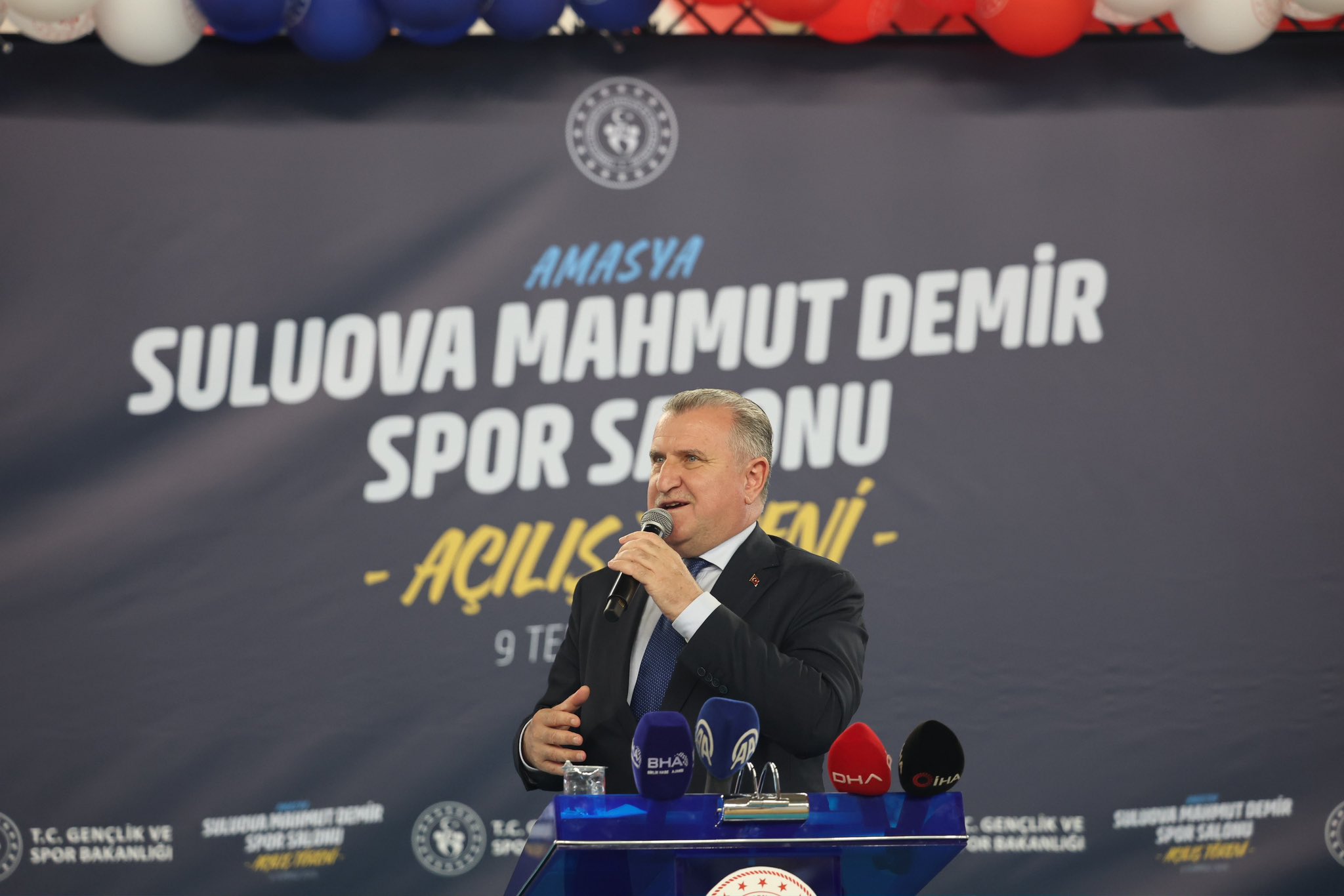 Bakan Bak: Türkiye Bir Spor Tesisi Devrimi Yaşamaktadır
